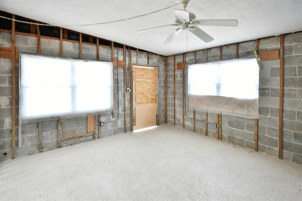 For Sale: $325,000 (2 beds, 0 baths, 1170 Square Feet)