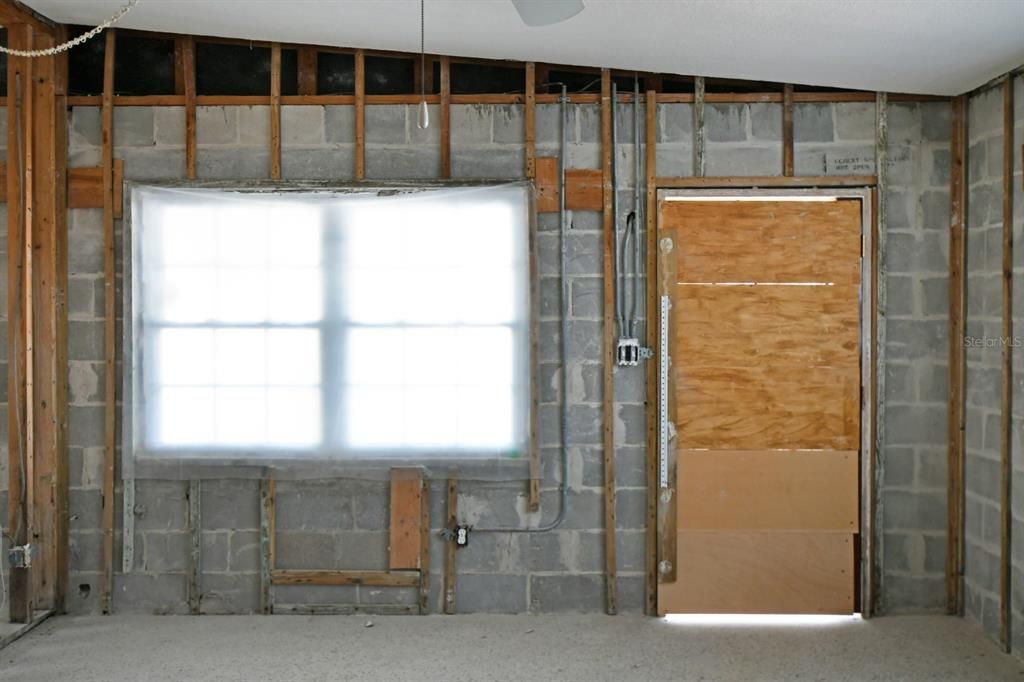 For Sale: $325,000 (2 beds, 0 baths, 1170 Square Feet)