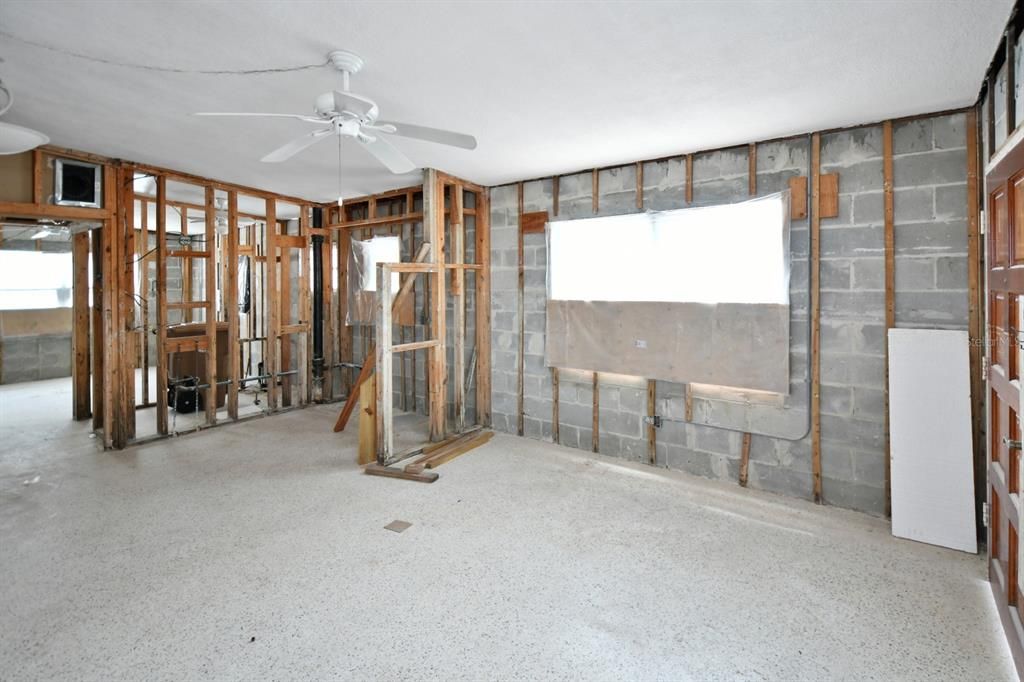 For Sale: $325,000 (2 beds, 0 baths, 1170 Square Feet)