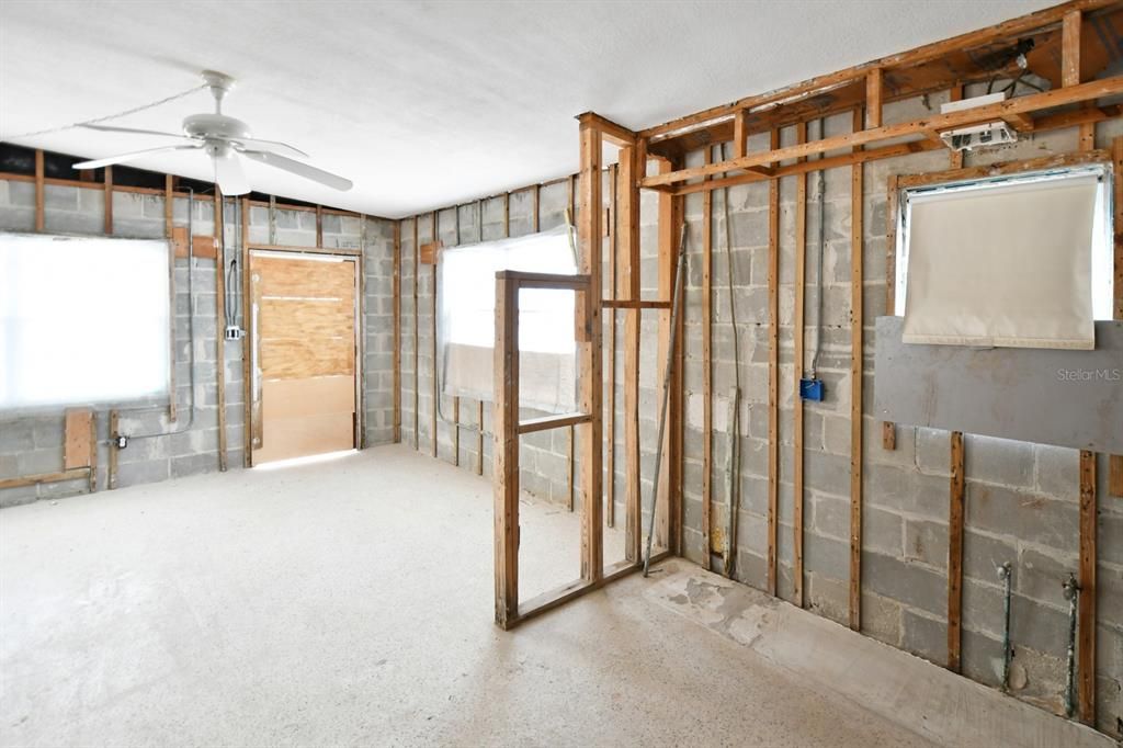 For Sale: $325,000 (2 beds, 0 baths, 1170 Square Feet)