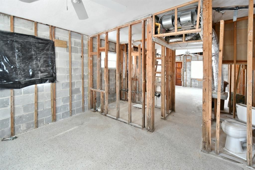 For Sale: $325,000 (2 beds, 0 baths, 1170 Square Feet)