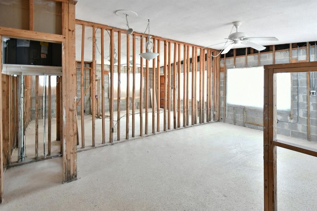 For Sale: $325,000 (2 beds, 0 baths, 1170 Square Feet)