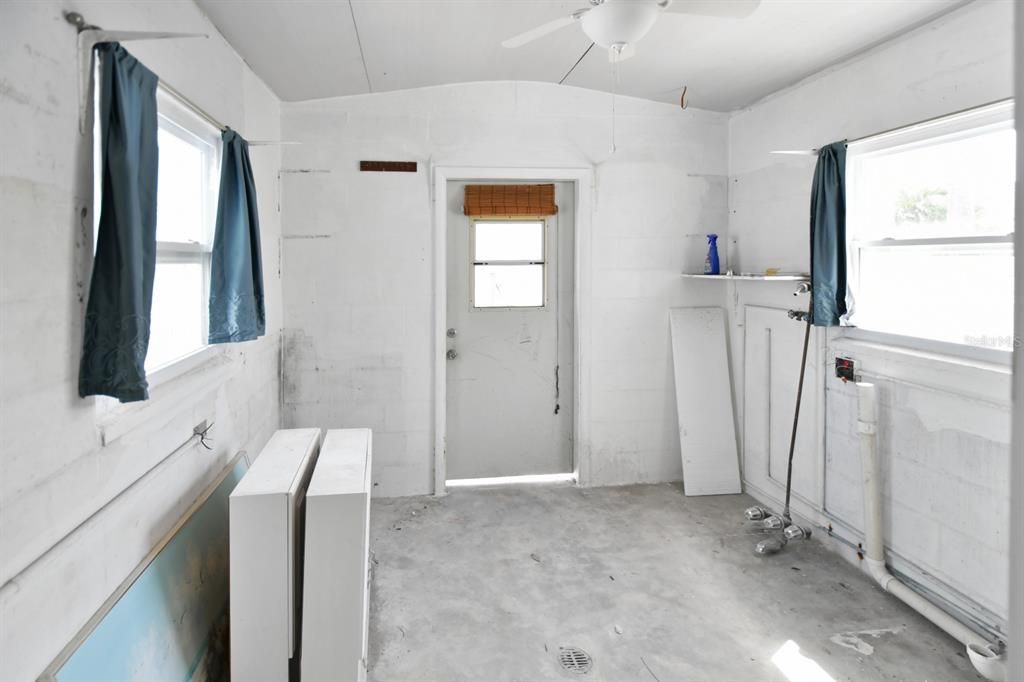 For Sale: $325,000 (2 beds, 0 baths, 1170 Square Feet)