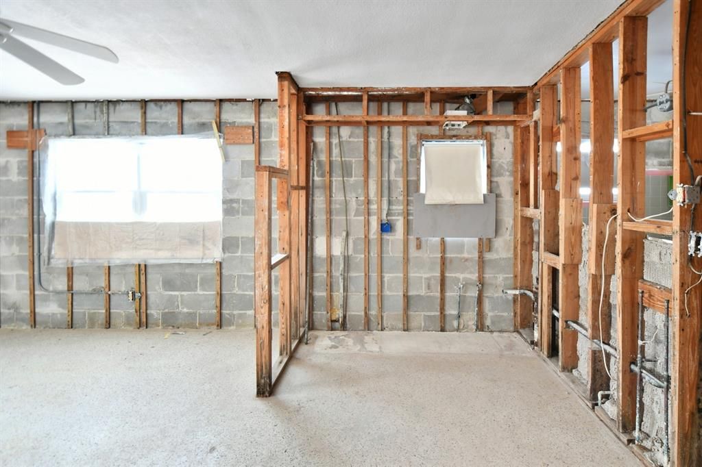 For Sale: $325,000 (2 beds, 0 baths, 1170 Square Feet)