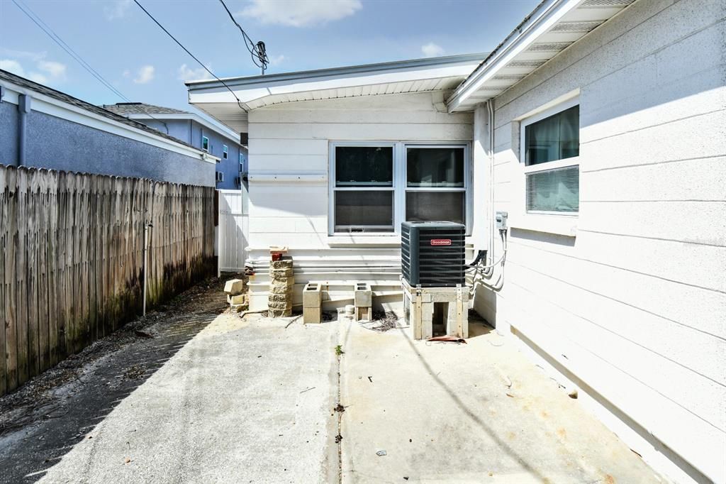 For Sale: $325,000 (2 beds, 0 baths, 1170 Square Feet)