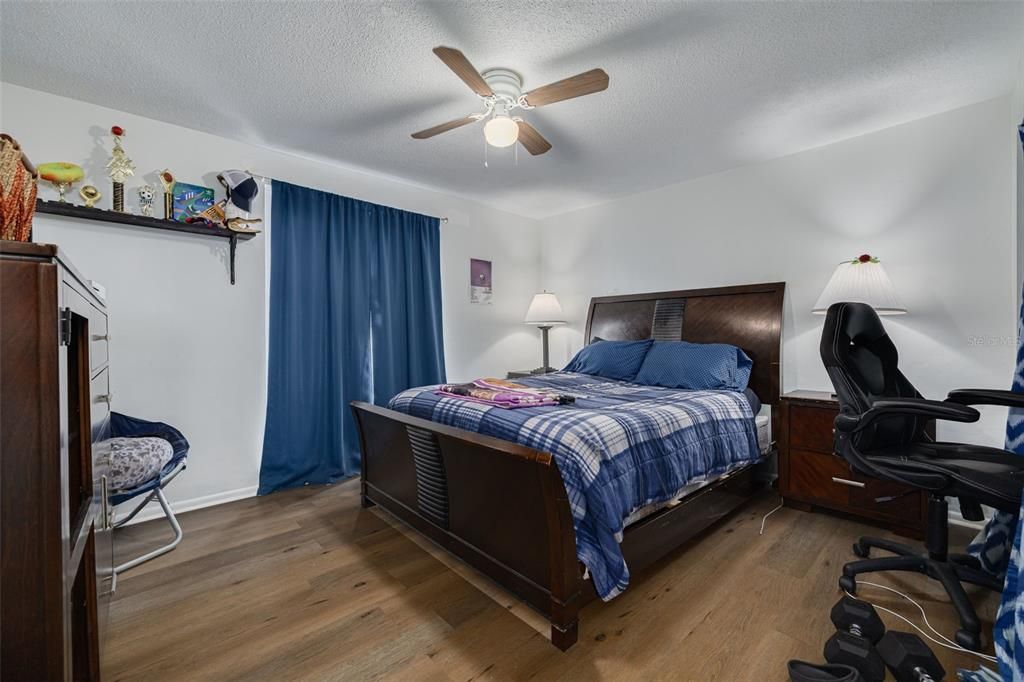 For Sale: $300,000 (3 beds, 2 baths, 1558 Square Feet)