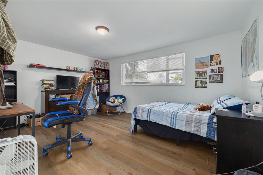 For Sale: $300,000 (3 beds, 2 baths, 1558 Square Feet)