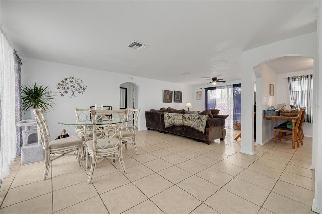 For Sale: $300,000 (3 beds, 2 baths, 1558 Square Feet)