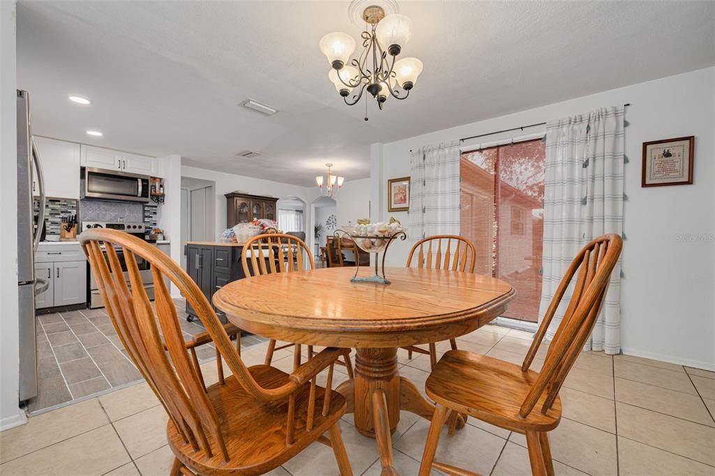 For Sale: $300,000 (3 beds, 2 baths, 1558 Square Feet)