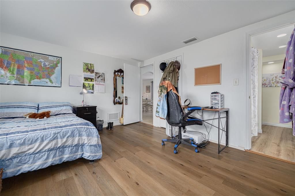 For Sale: $300,000 (3 beds, 2 baths, 1558 Square Feet)