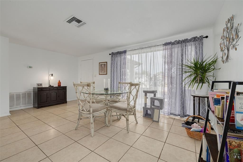 For Sale: $300,000 (3 beds, 2 baths, 1558 Square Feet)