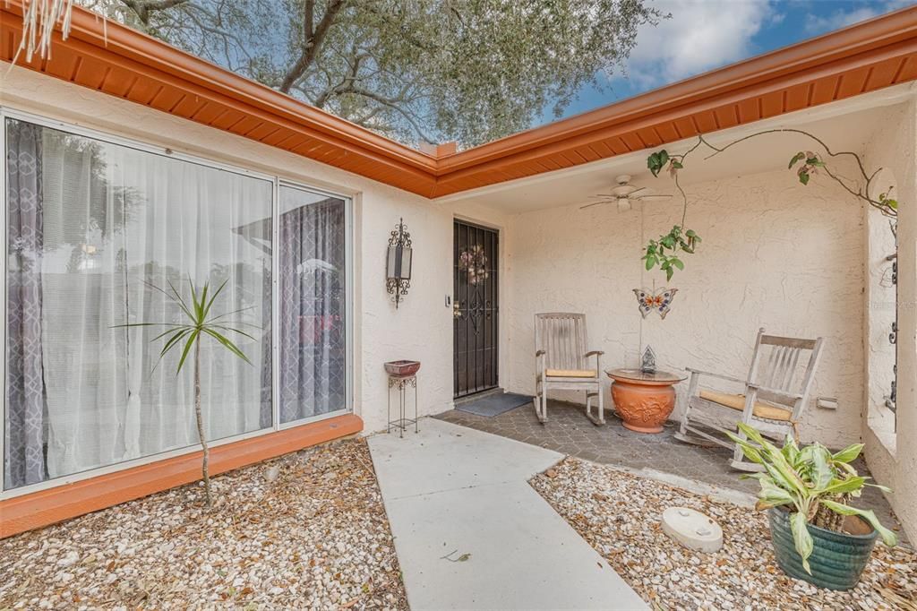 For Sale: $300,000 (3 beds, 2 baths, 1558 Square Feet)