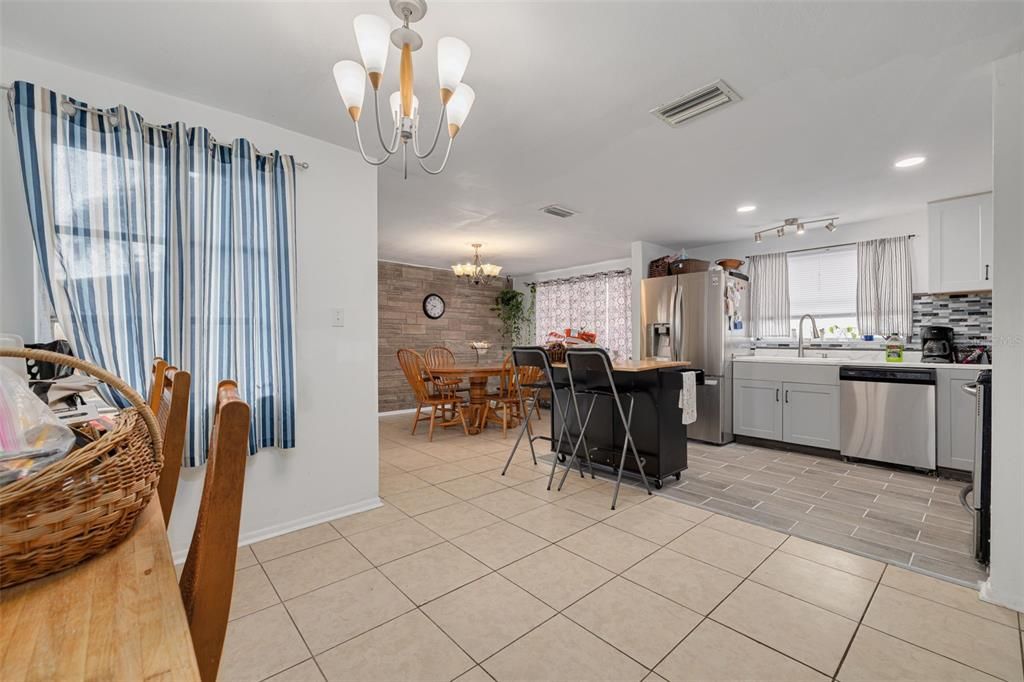 For Sale: $300,000 (3 beds, 2 baths, 1558 Square Feet)