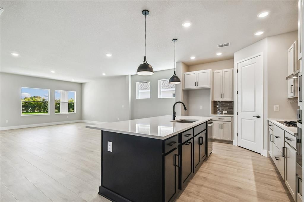 待售: $524,990 (4 贝兹, 3 浴室, 2255 平方英尺)