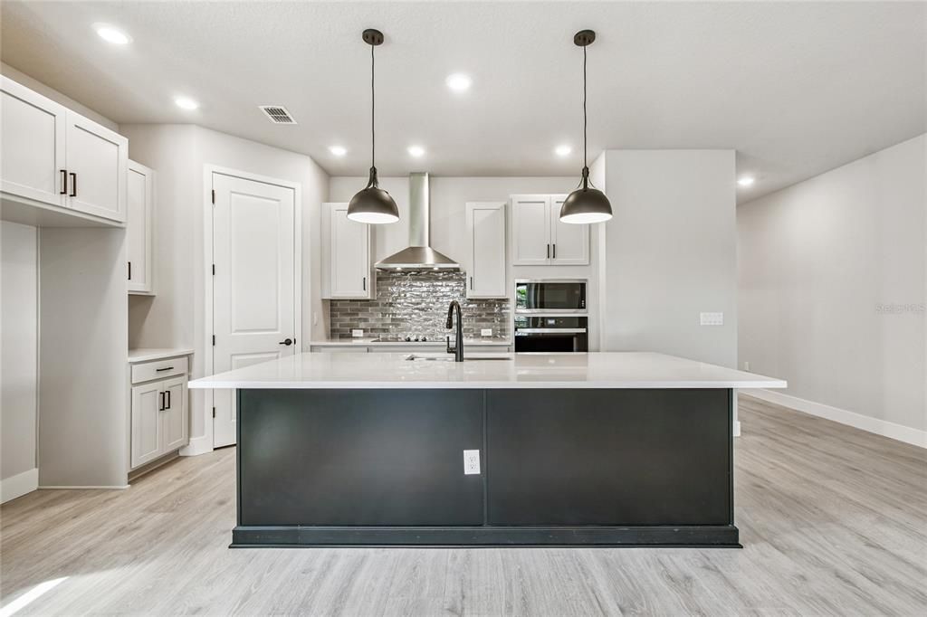 待售: $524,990 (4 贝兹, 3 浴室, 2255 平方英尺)