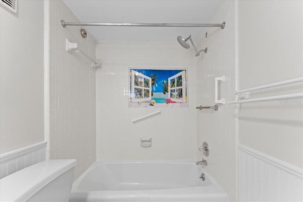 For Sale: $349,990 (2 beds, 2 baths, 1110 Square Feet)