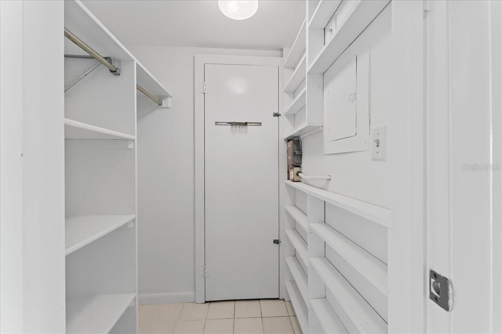 For Sale: $349,990 (2 beds, 2 baths, 1110 Square Feet)