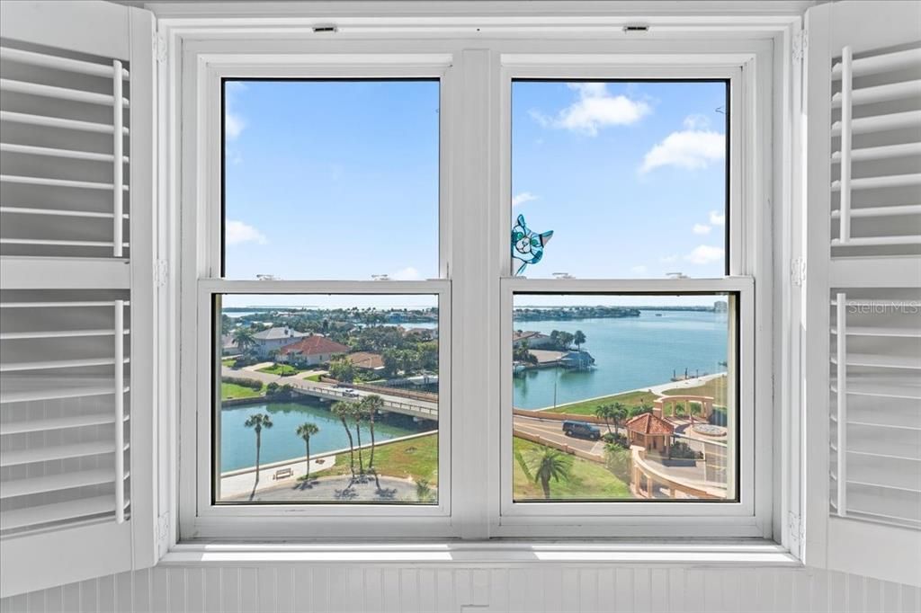 For Sale: $349,990 (2 beds, 2 baths, 1110 Square Feet)