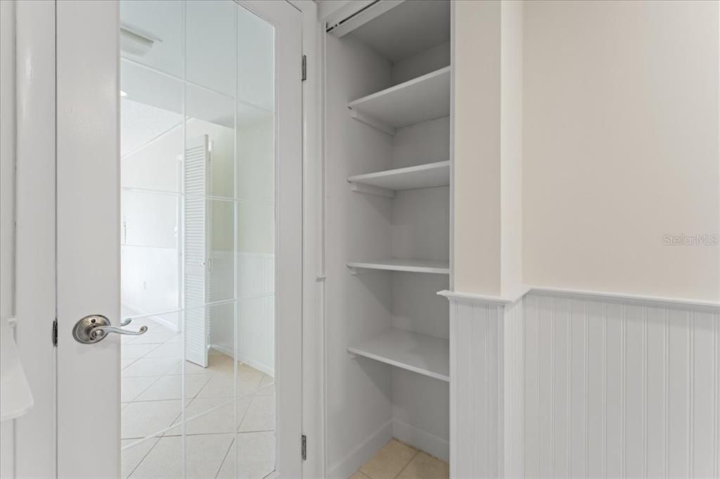 For Sale: $349,990 (2 beds, 2 baths, 1110 Square Feet)