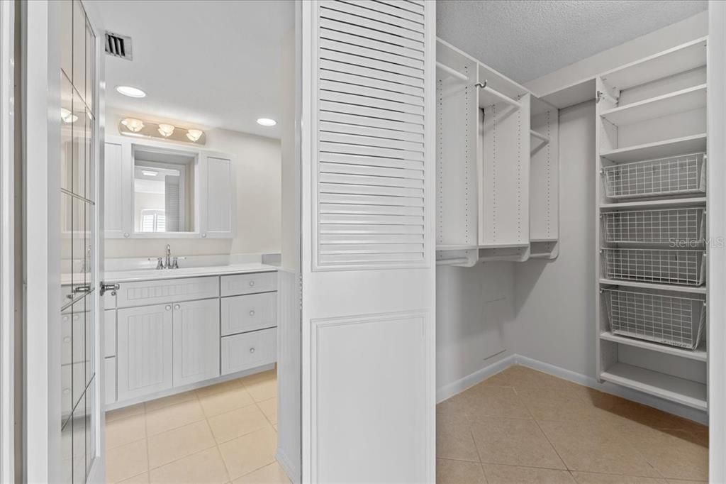 For Sale: $349,990 (2 beds, 2 baths, 1110 Square Feet)