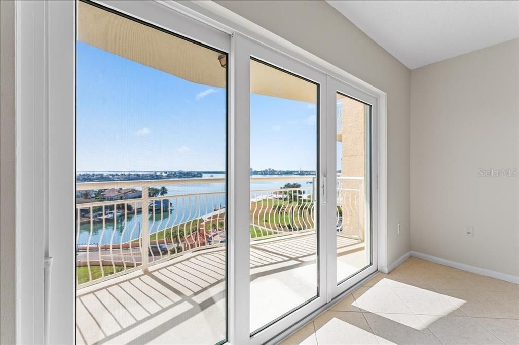 For Sale: $349,990 (2 beds, 2 baths, 1110 Square Feet)