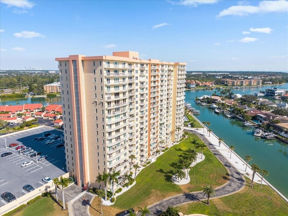 For Sale: $349,990 (2 beds, 2 baths, 1110 Square Feet)