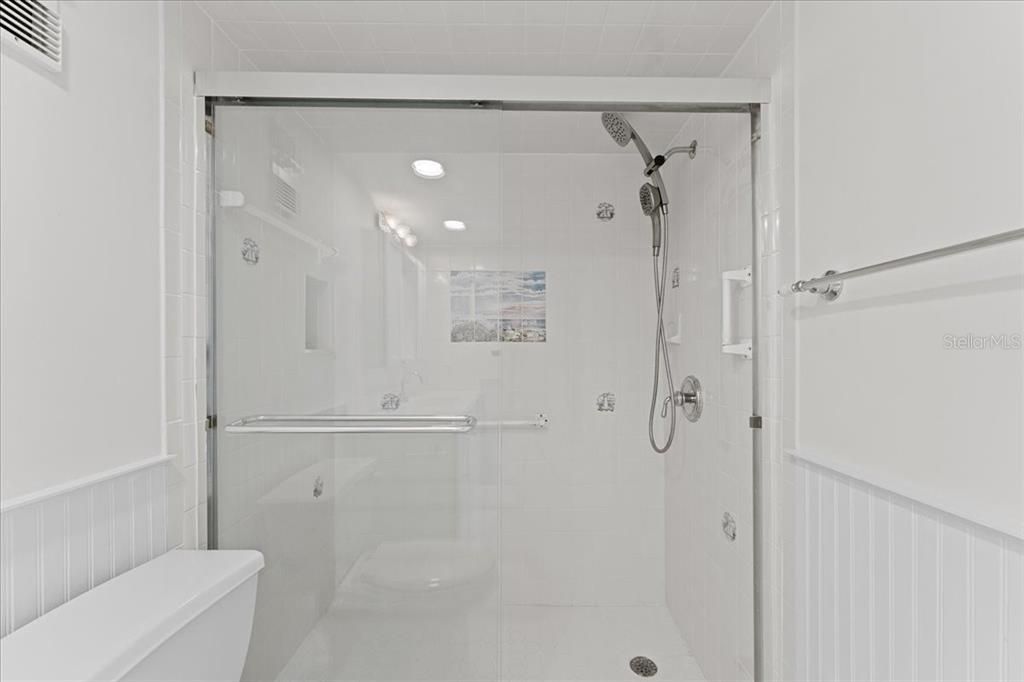 For Sale: $349,990 (2 beds, 2 baths, 1110 Square Feet)