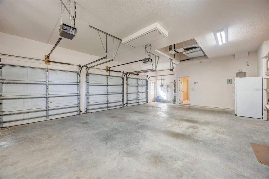 Active With Contract: $395,000 (3 beds, 2 baths, 2959 Square Feet)