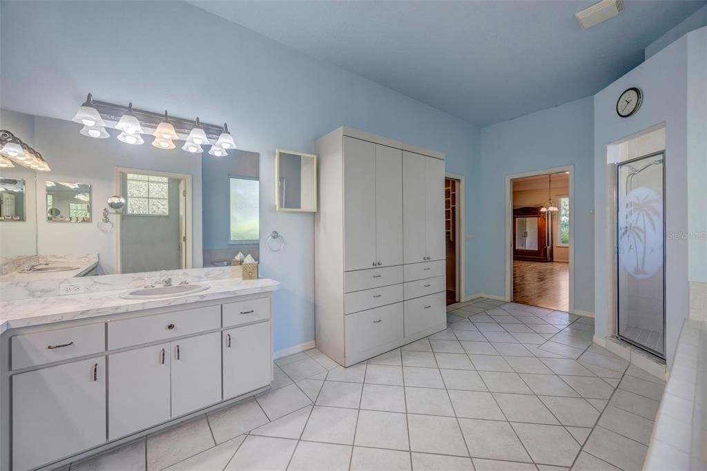 Active With Contract: $395,000 (3 beds, 2 baths, 2959 Square Feet)