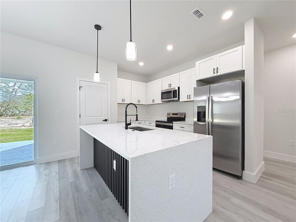 For Sale: $289,900 (4 beds, 2 baths, 1551 Square Feet)