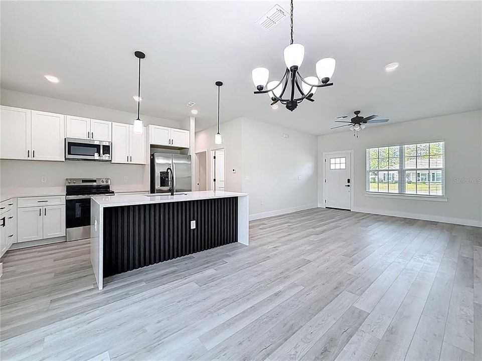 For Sale: $289,900 (4 beds, 2 baths, 1551 Square Feet)