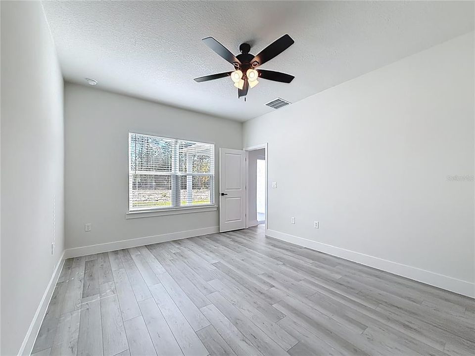 For Sale: $289,900 (4 beds, 2 baths, 1551 Square Feet)