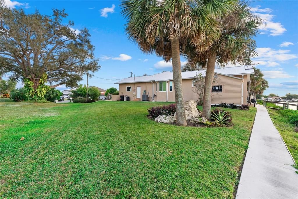 For Sale: $1,050,000 (3 beds, 2 baths, 2006 Square Feet)