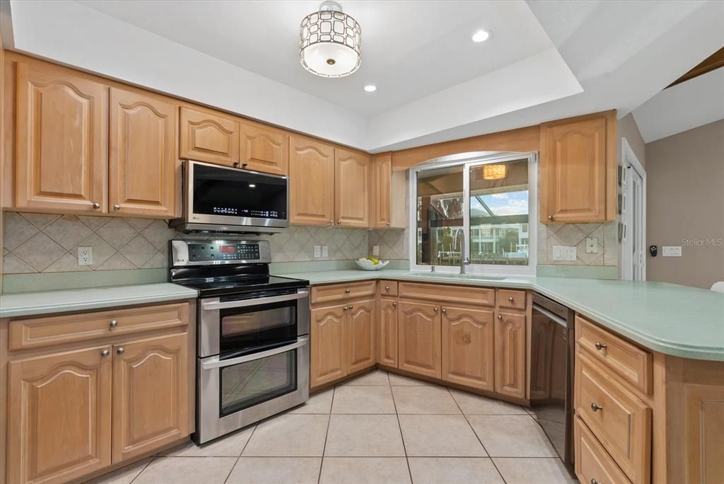 For Sale: $1,050,000 (3 beds, 2 baths, 2006 Square Feet)