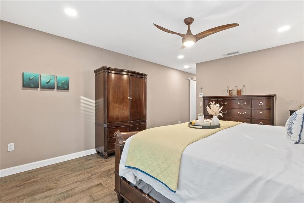 For Sale: $1,050,000 (3 beds, 2 baths, 2006 Square Feet)