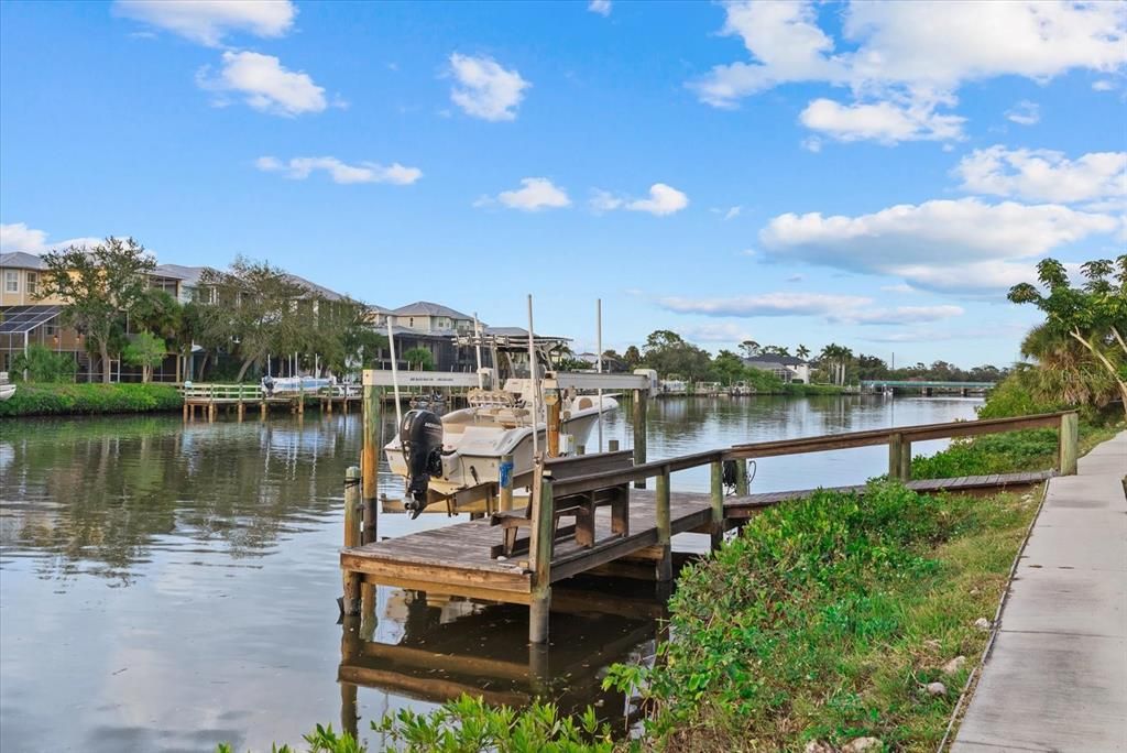 For Sale: $1,050,000 (3 beds, 2 baths, 2006 Square Feet)