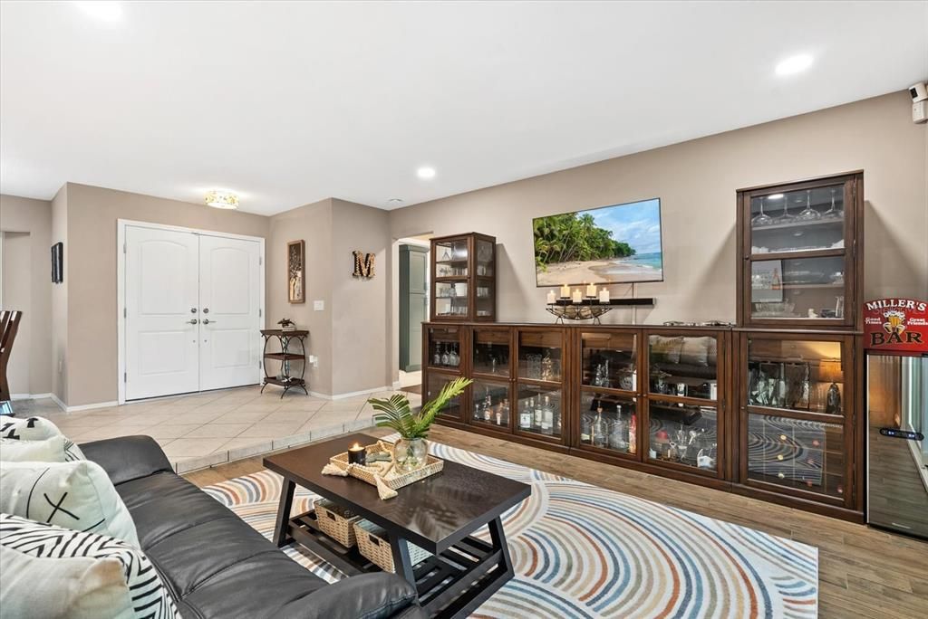 For Sale: $1,050,000 (3 beds, 2 baths, 2006 Square Feet)