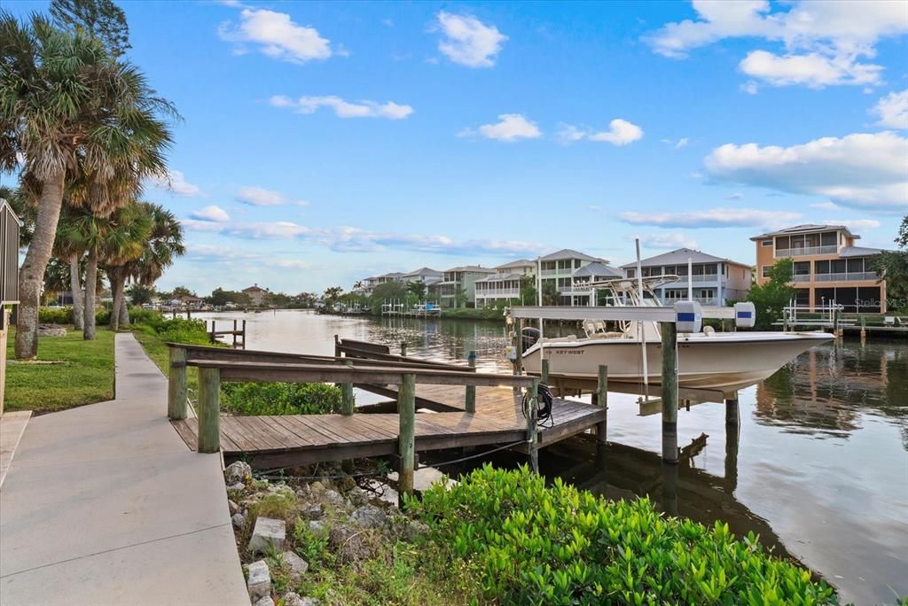 For Sale: $1,050,000 (3 beds, 2 baths, 2006 Square Feet)