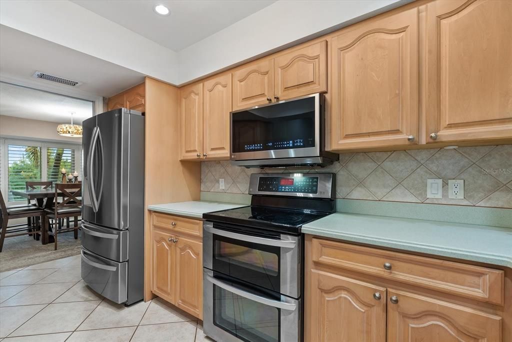 For Sale: $1,050,000 (3 beds, 2 baths, 2006 Square Feet)