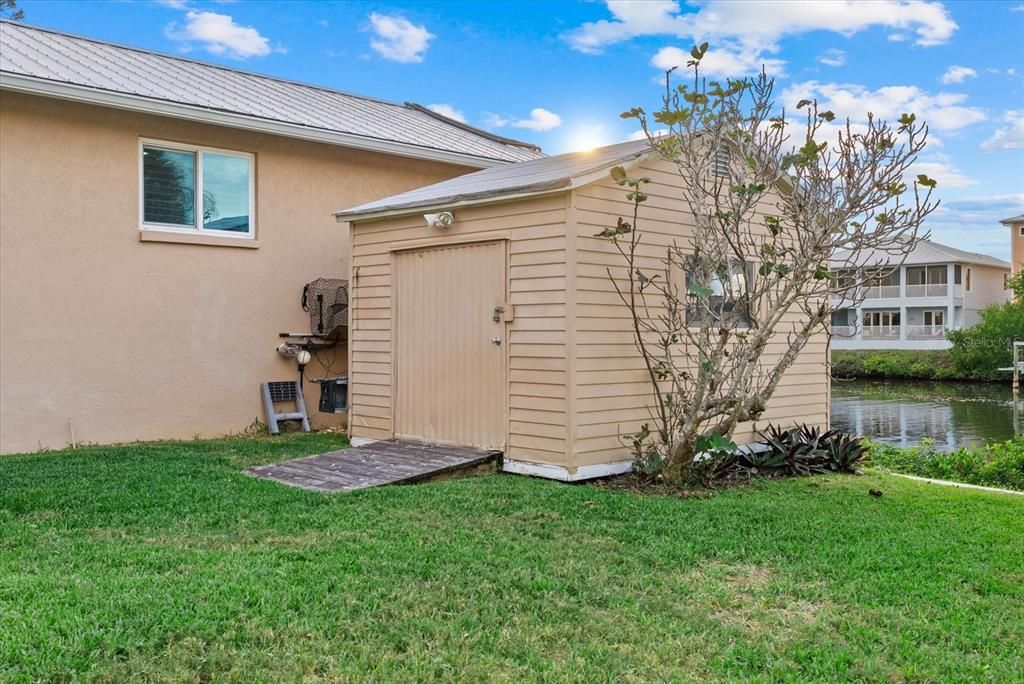 For Sale: $1,050,000 (3 beds, 2 baths, 2006 Square Feet)