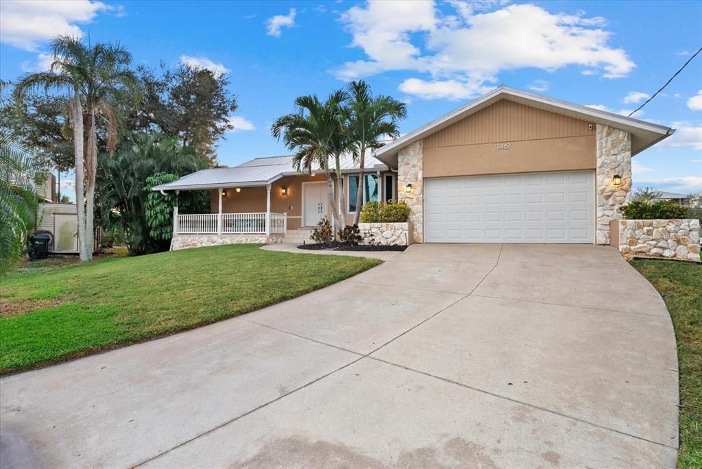 For Sale: $1,050,000 (3 beds, 2 baths, 2006 Square Feet)