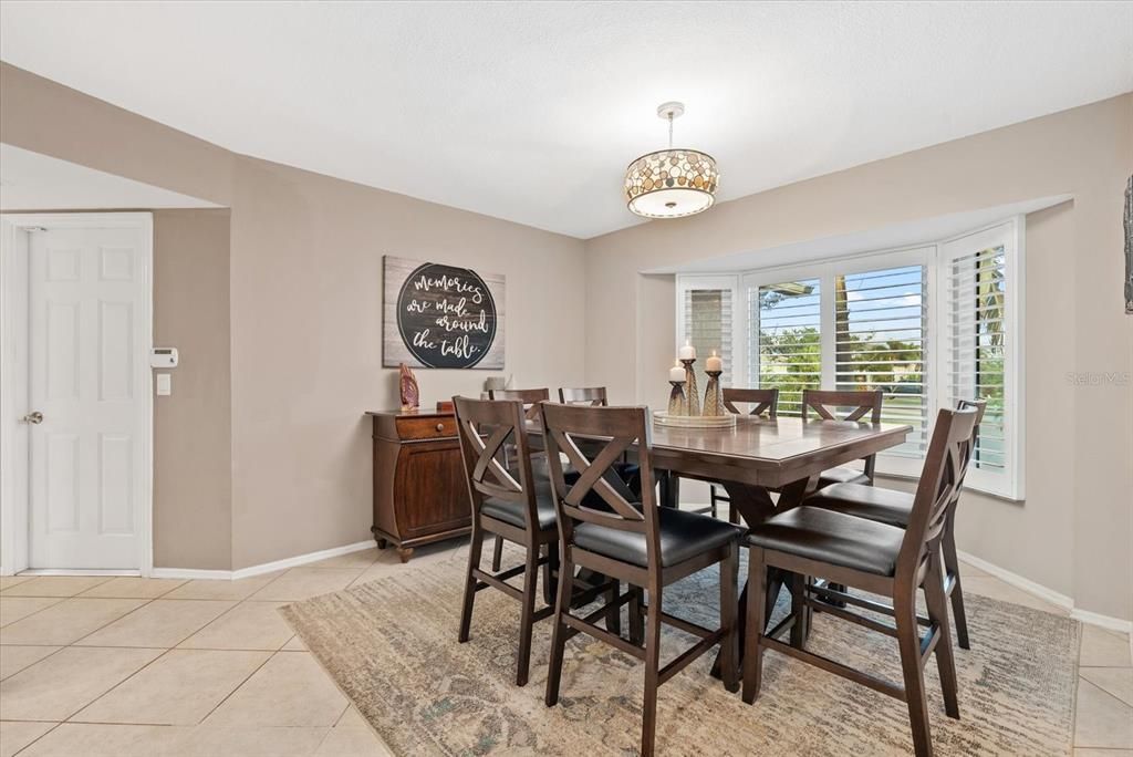 For Sale: $1,050,000 (3 beds, 2 baths, 2006 Square Feet)