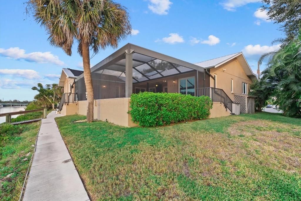 For Sale: $1,050,000 (3 beds, 2 baths, 2006 Square Feet)