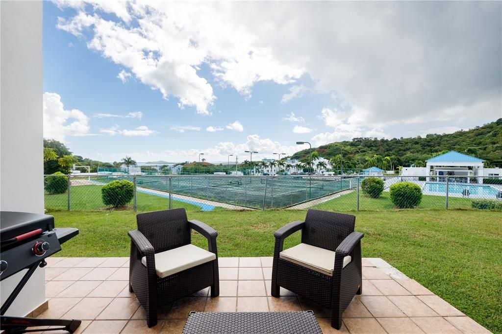 待售: $230,000 (3 贝兹, 2 浴室, 1077 平方英尺)