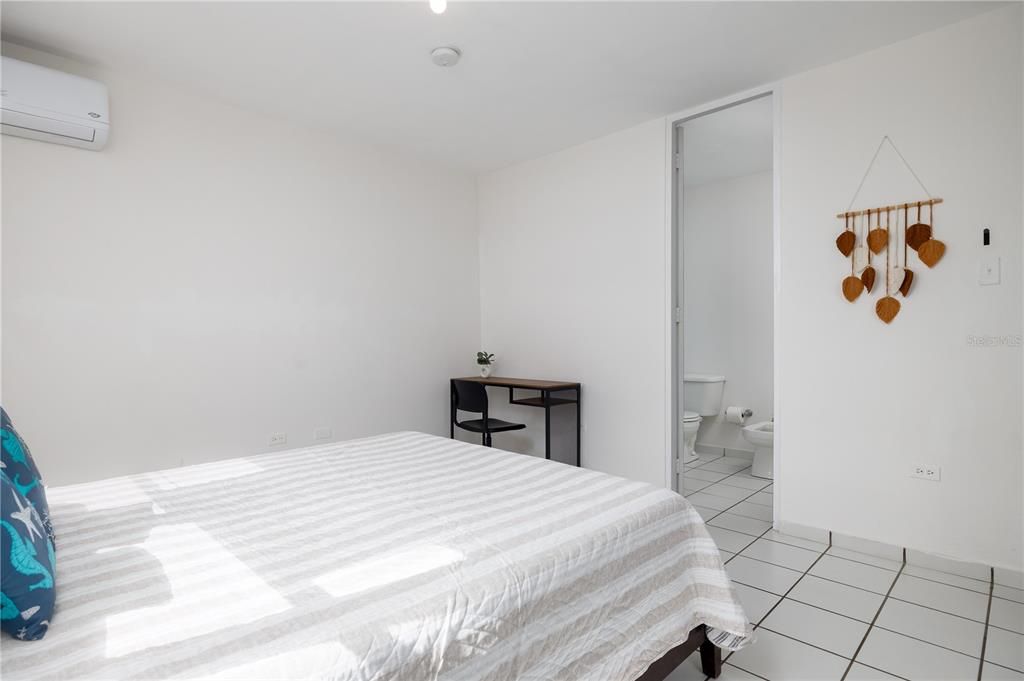 待售: $230,000 (3 贝兹, 2 浴室, 1077 平方英尺)