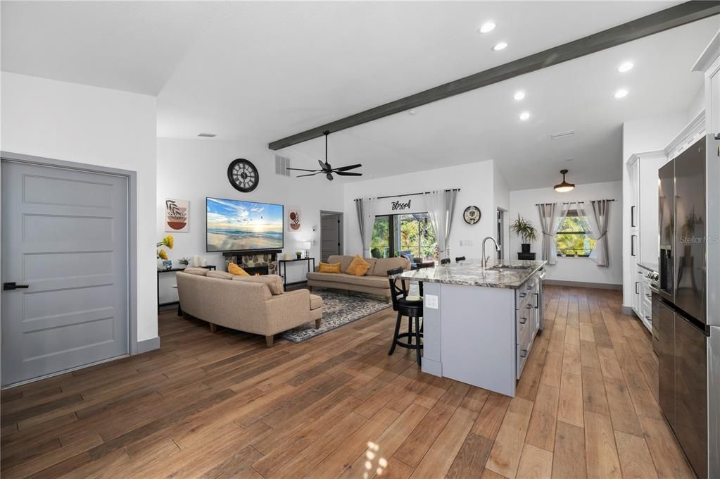 待售: $450,000 (3 贝兹, 2 浴室, 1445 平方英尺)