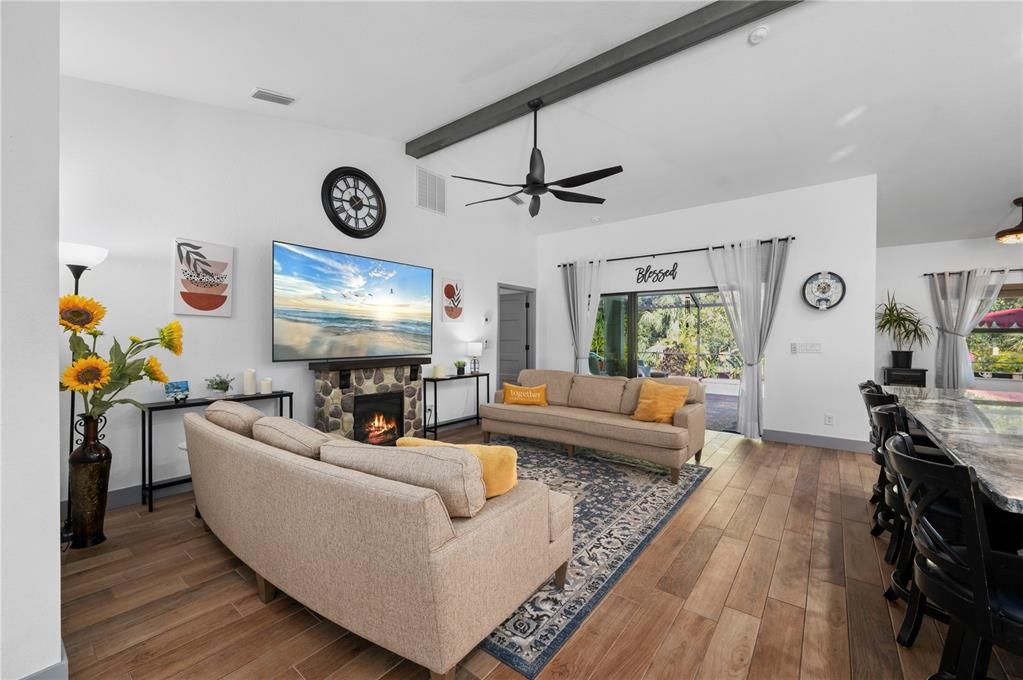 待售: $450,000 (3 贝兹, 2 浴室, 1445 平方英尺)