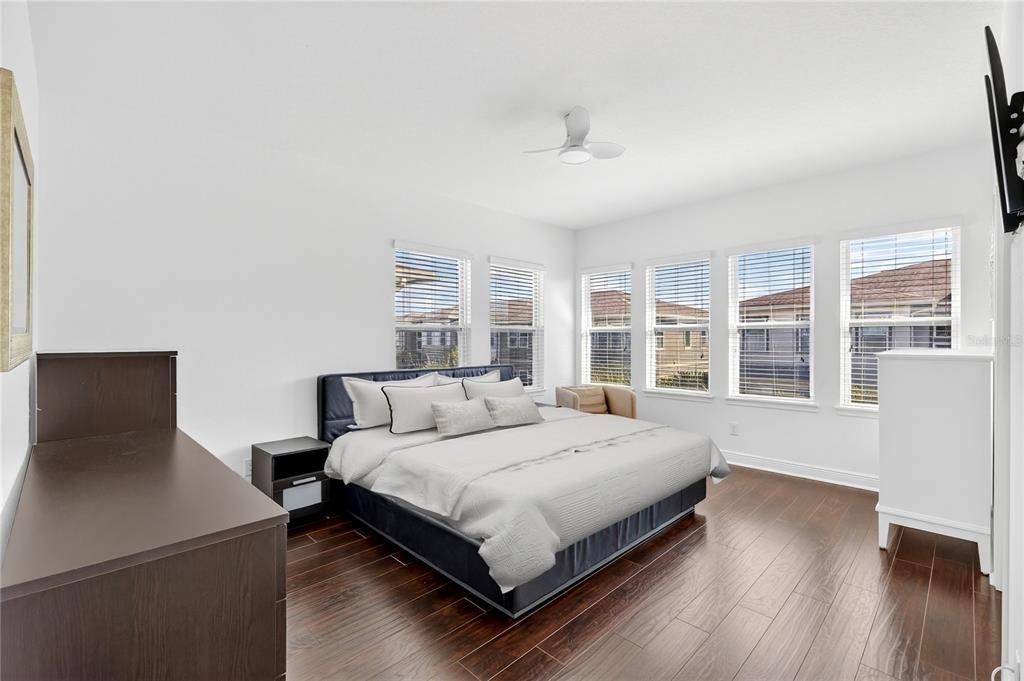 For Sale: $650,000 (4 beds, 3 baths, 2401 Square Feet)