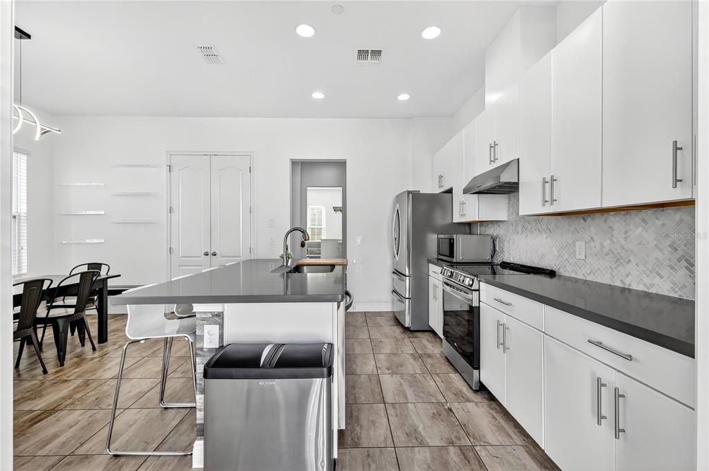 For Sale: $650,000 (4 beds, 3 baths, 2401 Square Feet)