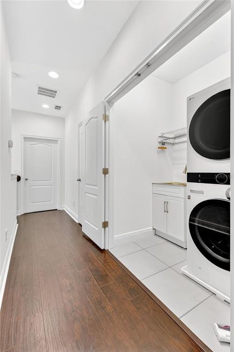 For Sale: $650,000 (4 beds, 3 baths, 2401 Square Feet)